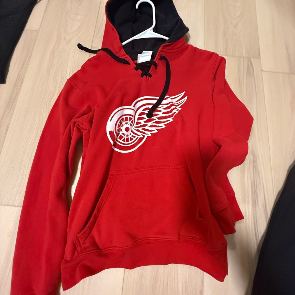 Red wings sweatshirt